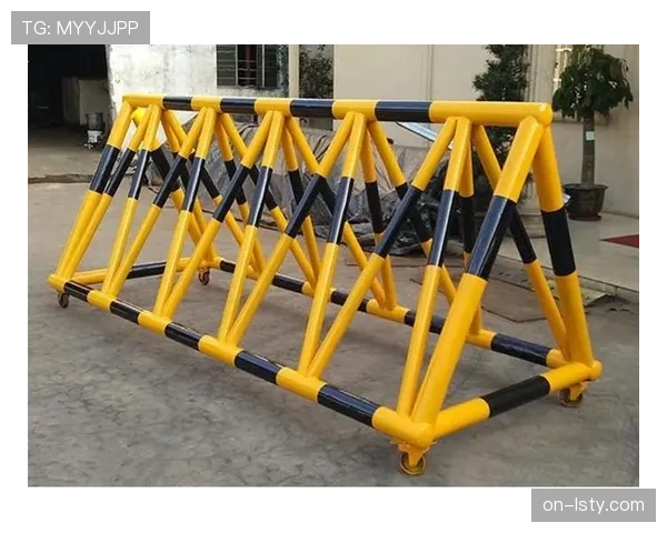 欧足联新安全准则要求每排看台安装连续防冲撞金属护栏